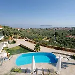 فيلة Hillside - Pnoe