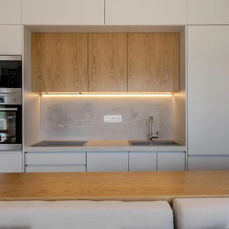 Hillside - Pnoe Willa