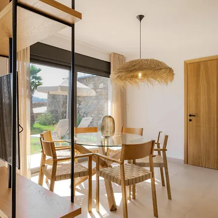 Hillside - Pnoe Willa