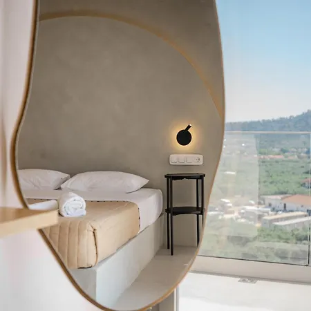 Hillside - Pnoe Willa