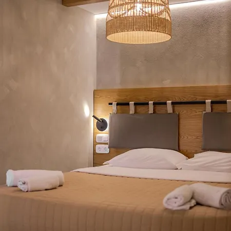 Hillside - Pnoe Willa *